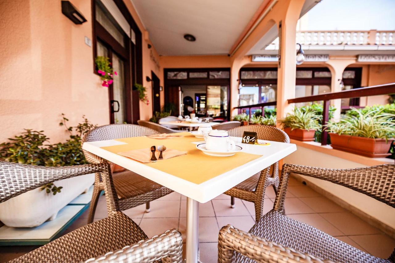 Hotel Sileoni Marina di Cecina Eksteriør billede